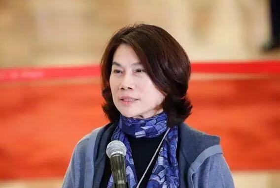 中国最杰出商界女性之首，曾经的铁娘子，如今的人大代表，董明珠的成功，全靠这枚小小的商标...